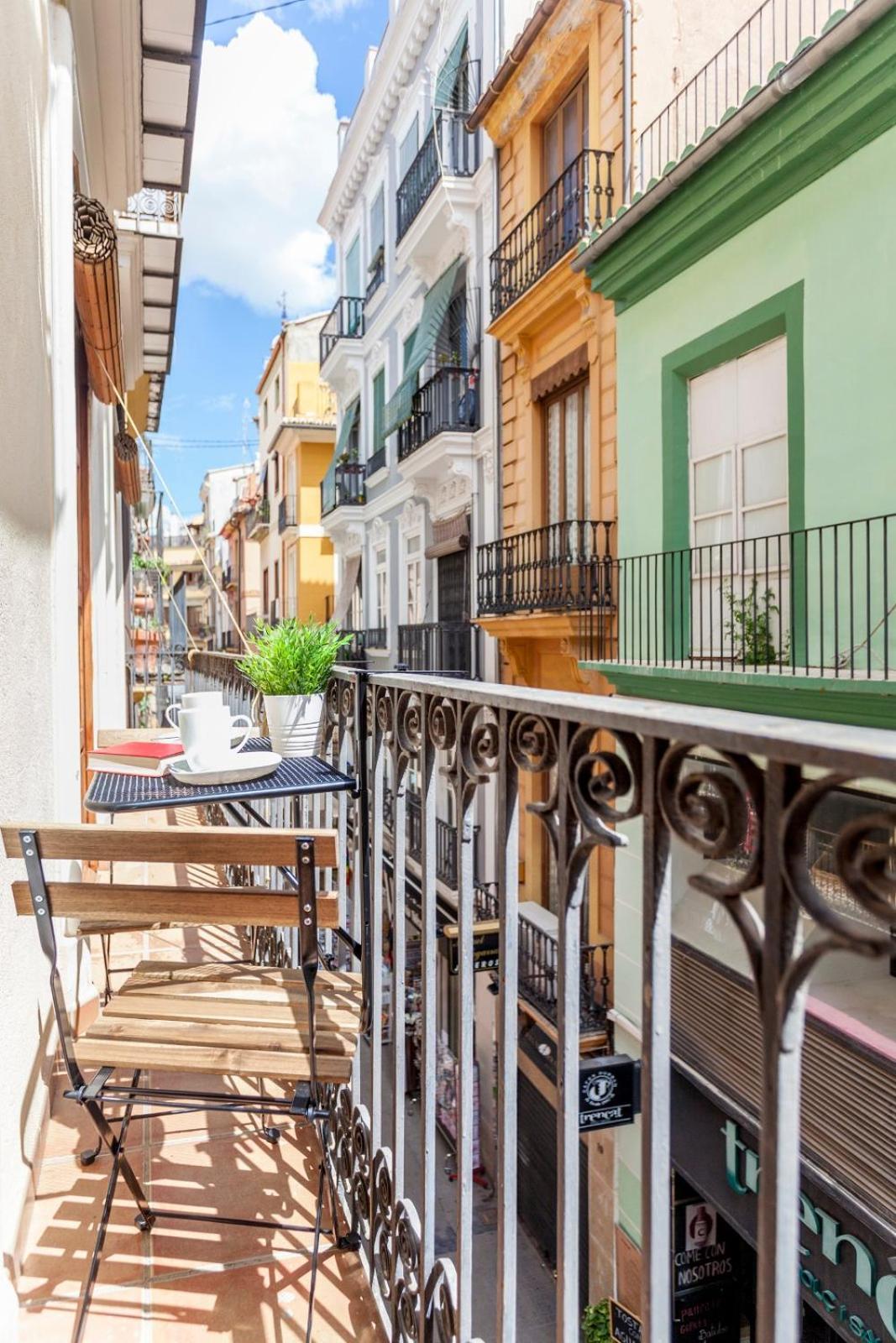 Modern Flat By Mercado Central In Ciutat Vella Valencia Exterior photo